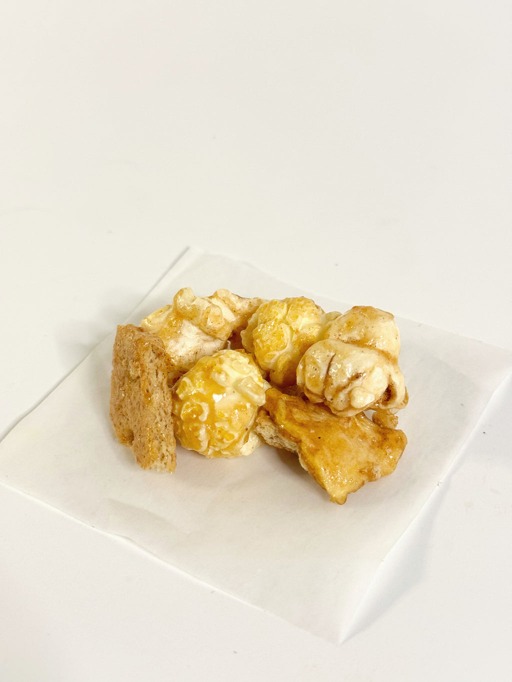 Caramel popcorn on a white plate with a white background gourmet popcorn gift bag